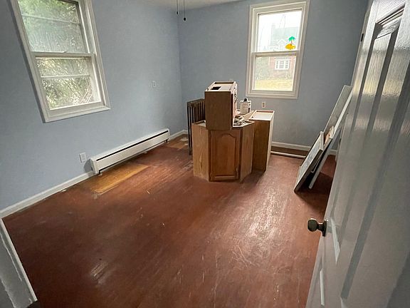 5th image of 9 Woodlawn Ave