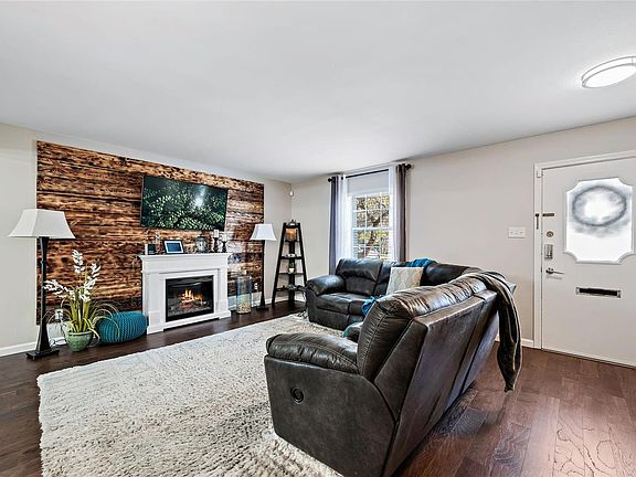 3rd image of 1041 Pinegate Dr