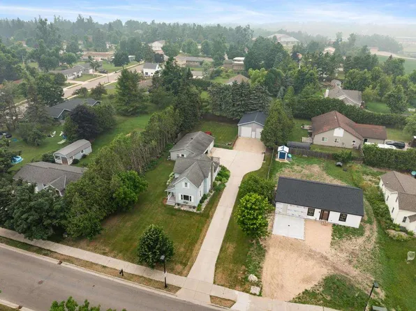 1217 Atkins Rd, Petoskey, MI 49770