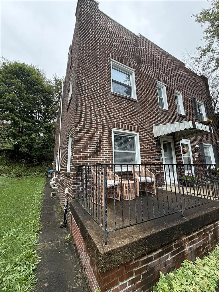 3 bed, 1280 sqft, $1,325 — Photo 1