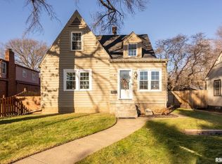 418 Brown St, Bettendorf, IA 52722