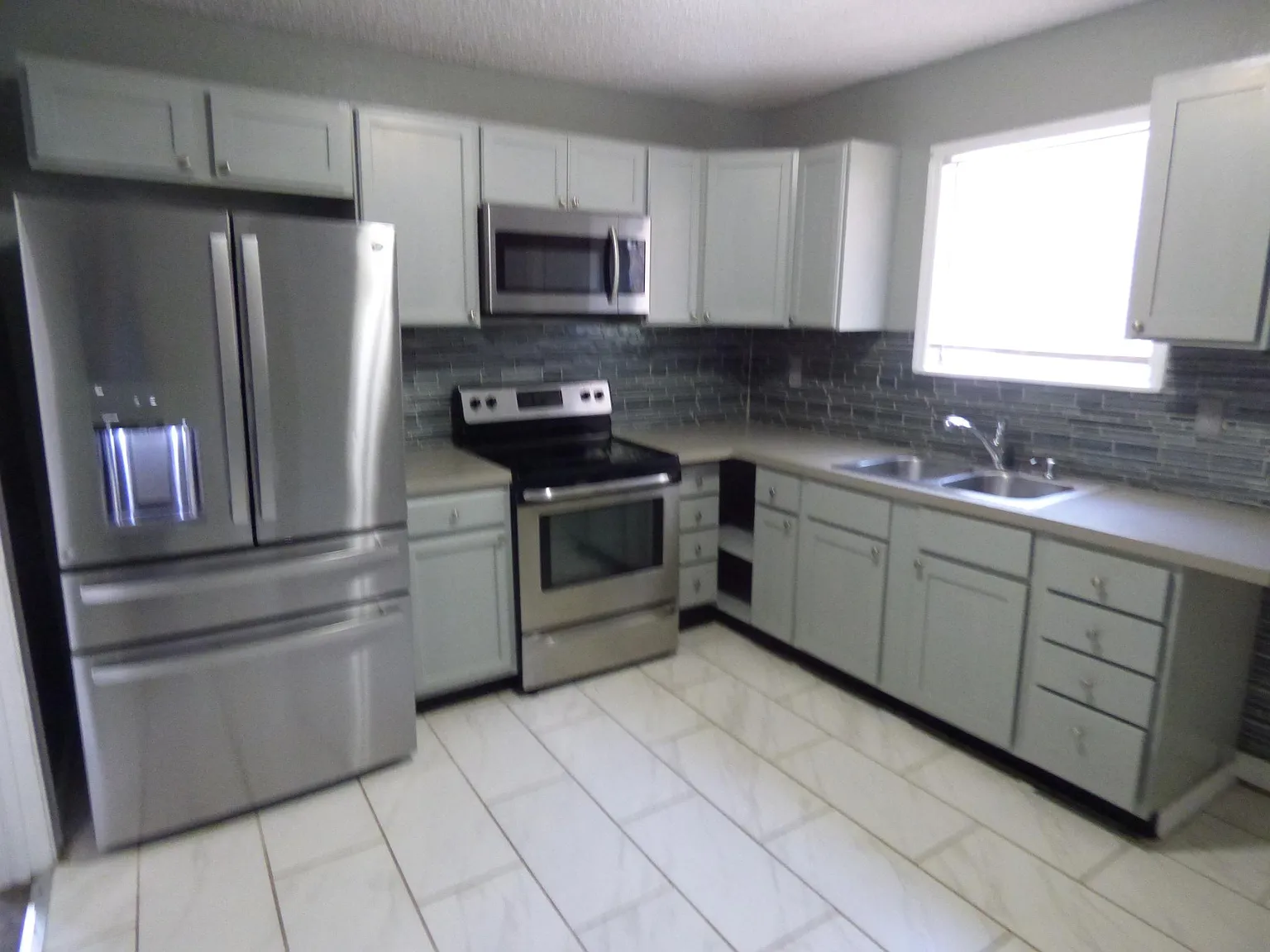 4 bed, 1232 sqft, $1,525 — Photo 2