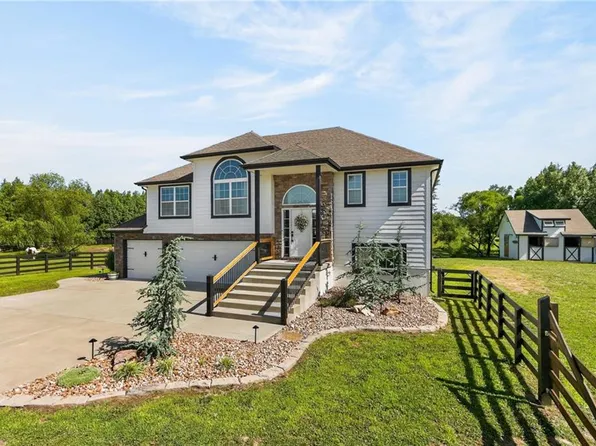 16956 Auburn Ct, Bonner Springs, KS 66012
