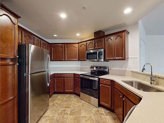 3rd image of 2140 Palisade Blvd