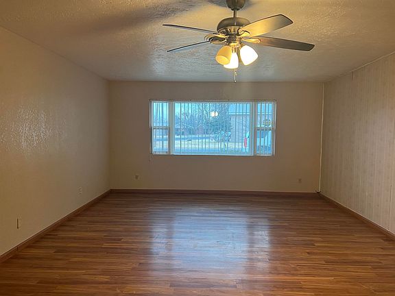 3rd image of 505 Linda Dr