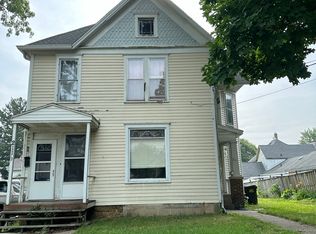 211 N West Ave, Freeport, IL 61032