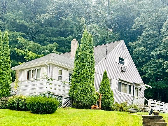 3rd image of 433 Gifford St
