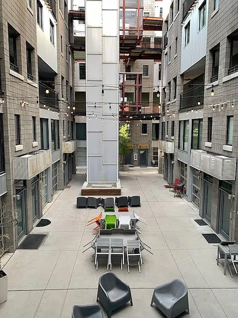 2 bed, 1.5 bath, 694 sqft, $1,750 — Photo 2