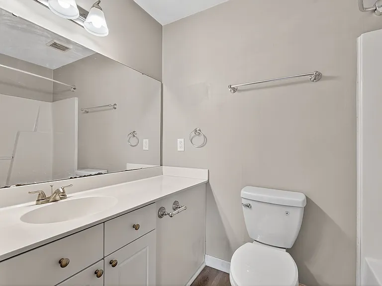 Nevin Place Apartments — Photo 49