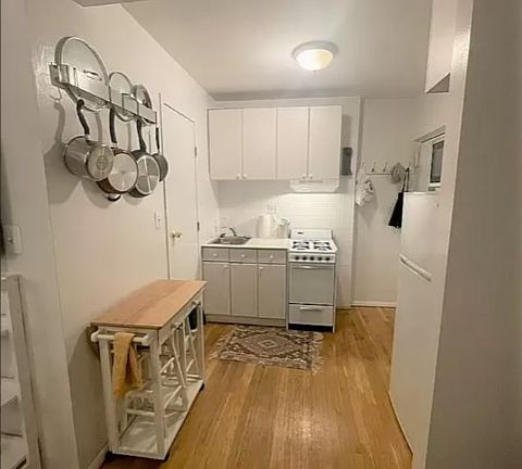 2nd image of 146 Sullivan St APT 6
