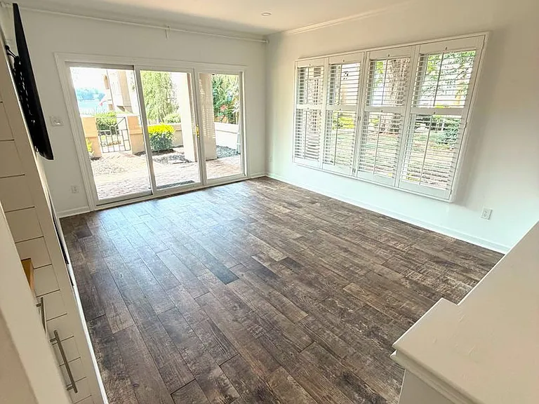 646 Portside Dr — Photo 17