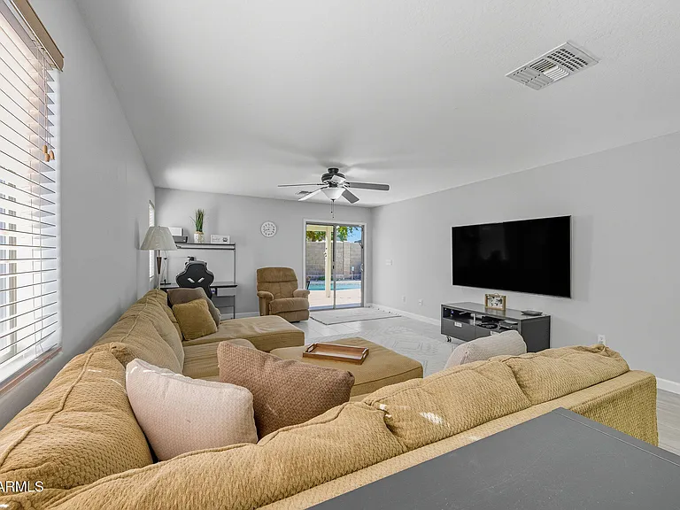 45023 W Miramar Rd — Photo 9