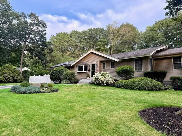 14 Abbott Ln, Chelmsford, MA 01824