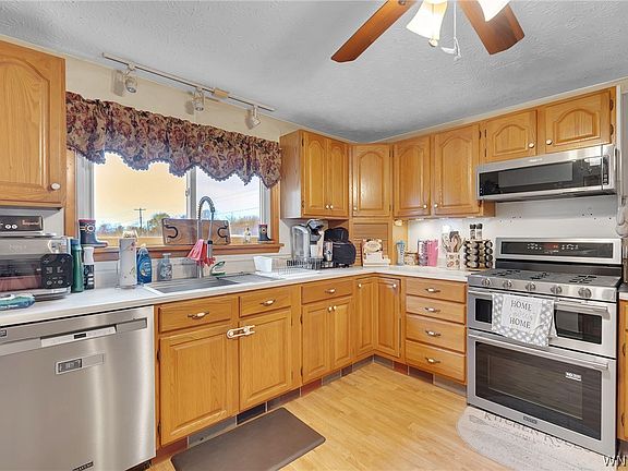 4th image of 10826 Maple Ridge Rd
