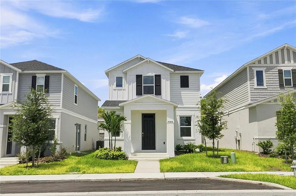 3 bed, 2.5 bath, 1573 sqft, $2,400 — Photo 1