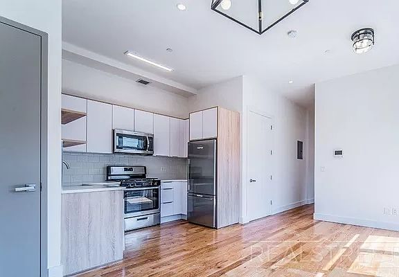 4th image of 109 Winthrop St #4B