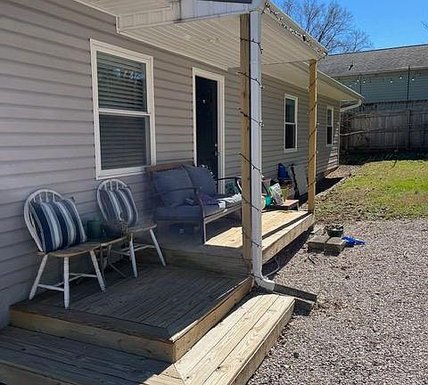2nd image of 2011 Paris Rd