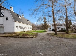 104 W County Line Rd, Barrington, IL 60010