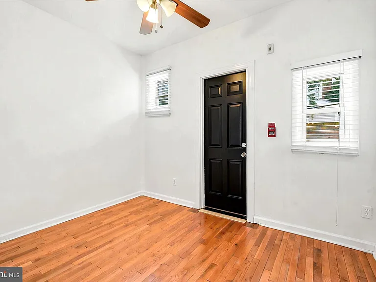 1818 Catharine St #1F — Photo 10