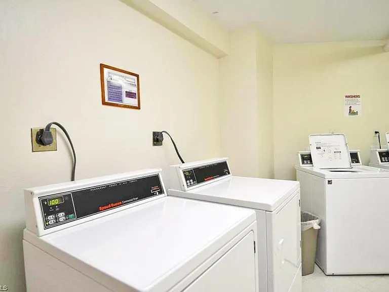 260 Seaview Ct #404 — Photo 9