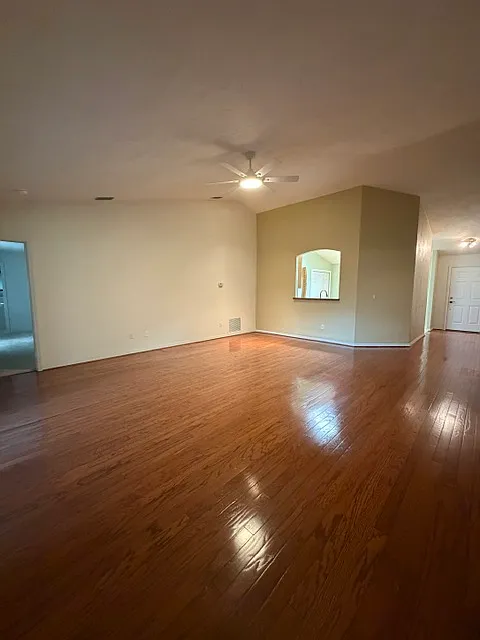 3 bed, 1540 sqft, $2,300 — Photo 4
