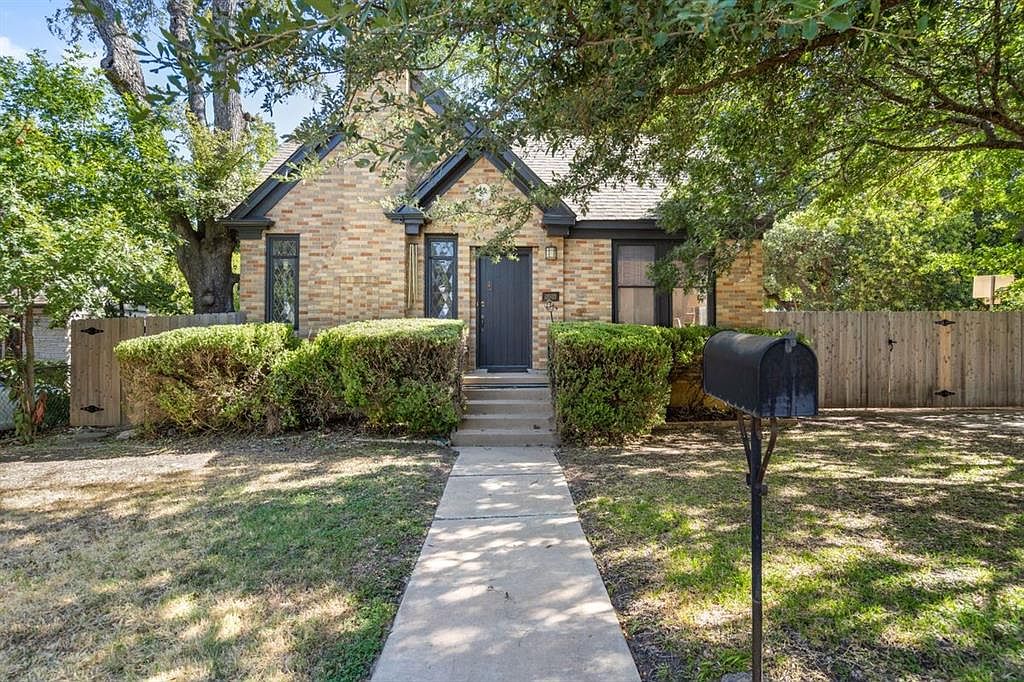 808 E 32nd St, Austin, TX 78705 MLS 8302882 Zillow