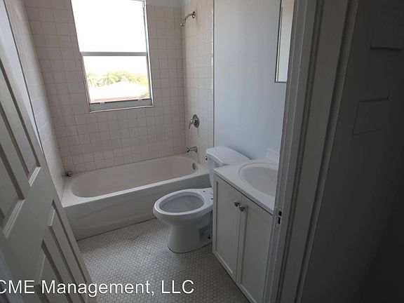 4th image of 177 NE 50th St APT 27