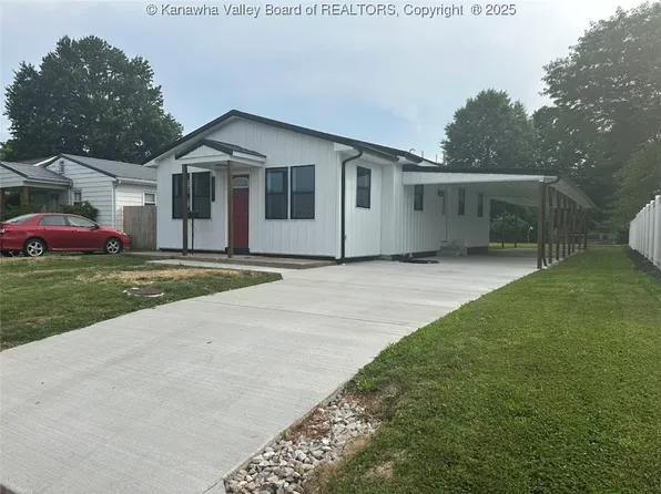 1112 Henrietta St, Ravenswood, WV 26164