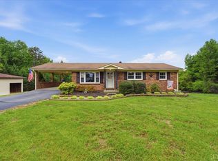 6141 Renan Rd, Hurt, VA 24563