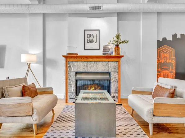 2042 E 4th St, Cleveland, OH