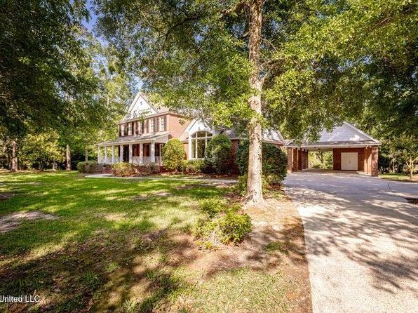 6022 Monticilla Cir, Ocean Springs, MS 39564