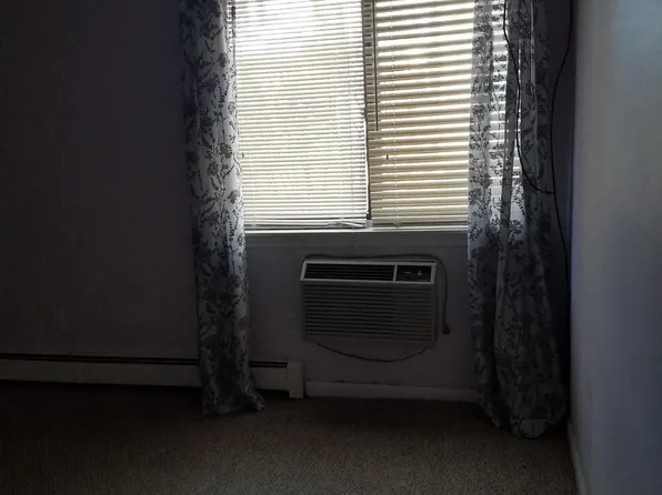 64 Woodland Dr, Cromwell, CT 06416