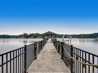 108 Emerald Point Ln, Mooresville, NC 28117