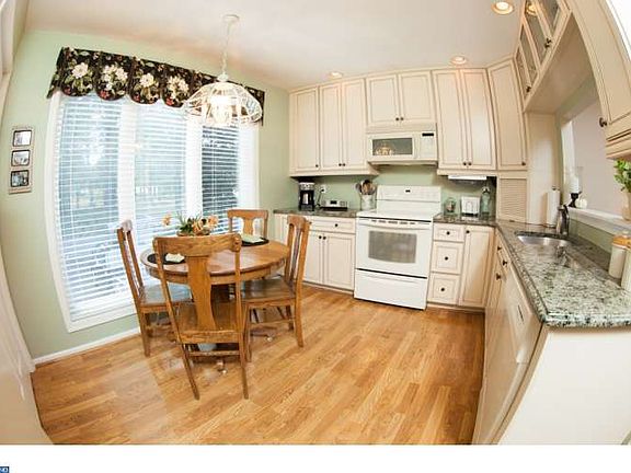 4th image of 803 Birch Ln