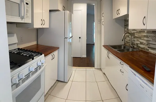 125 Sterling Ct — Photo 13