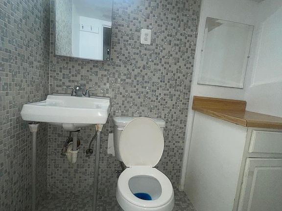 5th image of 111 Baldwin Ave #B1
