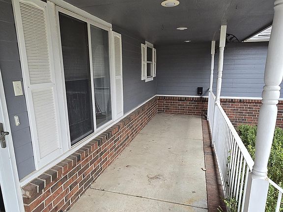 3rd image of 106 N Emporia Ave