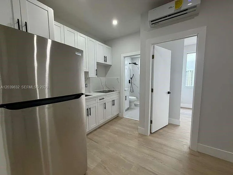 2425 SW 6th St #3 — Photo 1