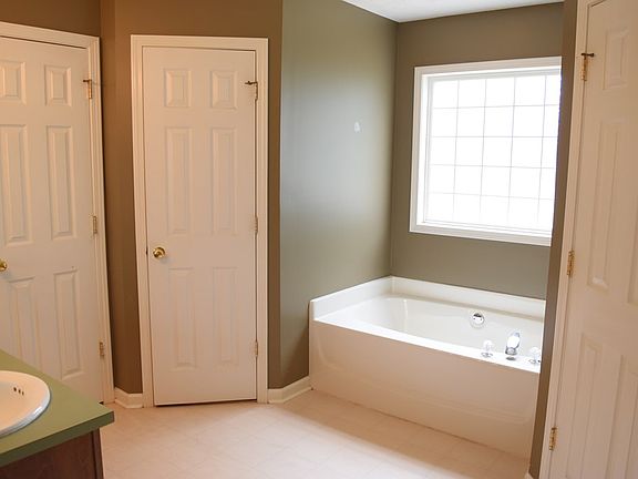 3rd image of 221 Lee Road 2076