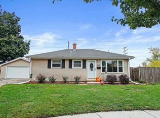 1350 Santa Monica Cir, Waukesha, WI 53186