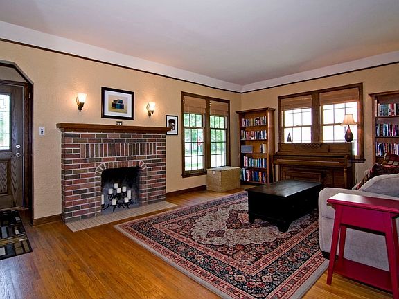2nd image of 1554 Asbury St