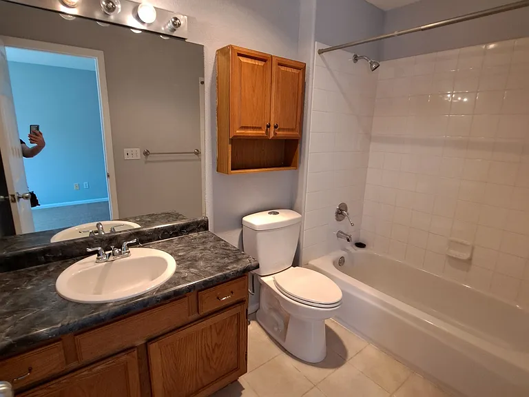 Second bedroom_bathroom