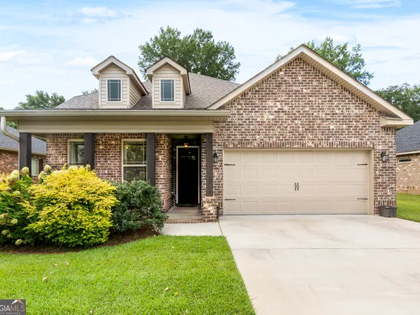 604 Legacy Park Dr, Perry, GA 31069