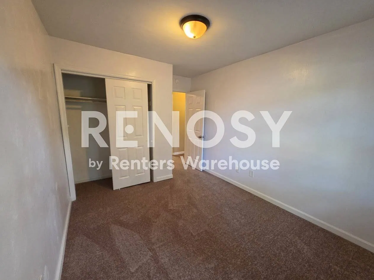 Charming Townhouse in a Desirable Location! — Photo 4