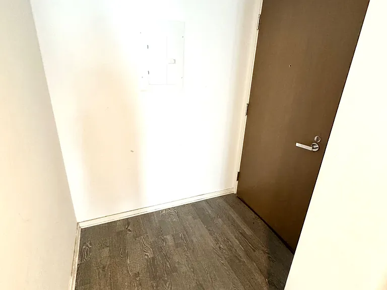1 Bloor St E #2510 — Photo 8