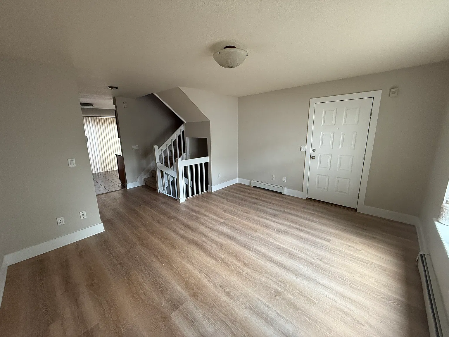 4 bed, 1350 sqft, $5,400 — Photo 3