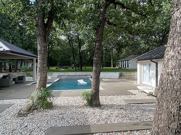 4th image of 1241 Cypress Creek Cir