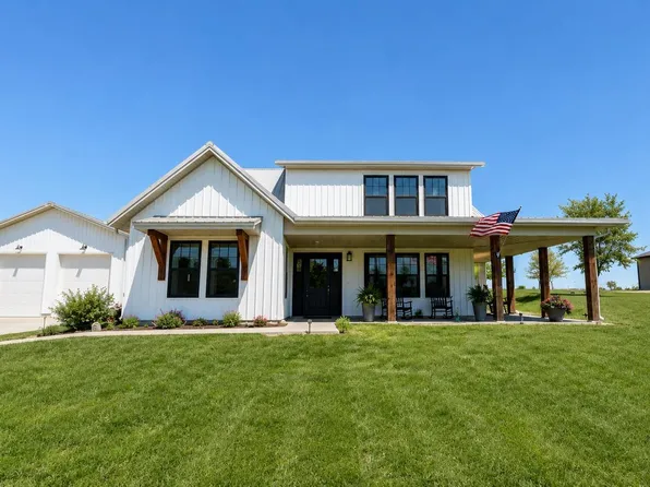 4 Locust Ln, Emporia, KS 66801