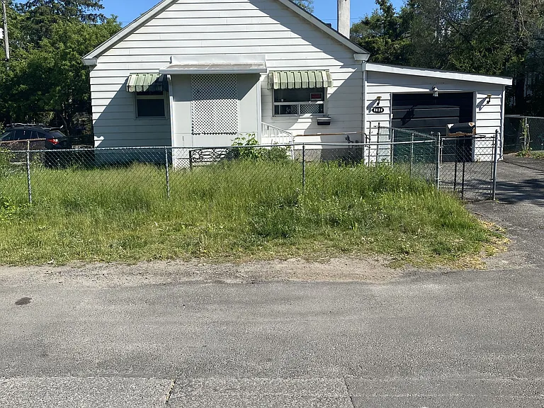 1424 Rosenthal Ave — Photo 1