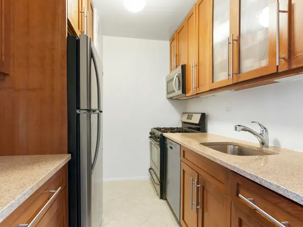 140 West End Avenue 26F image 3 of 13